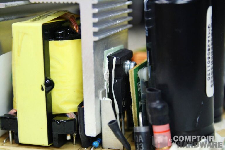 transistor de découpage et transformateur principal