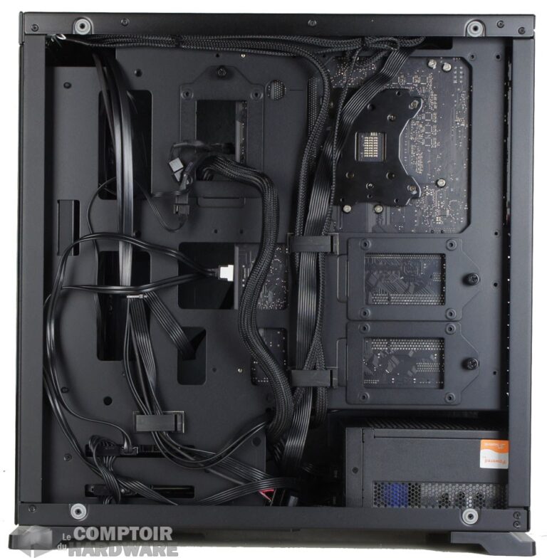 Derrière le plateau