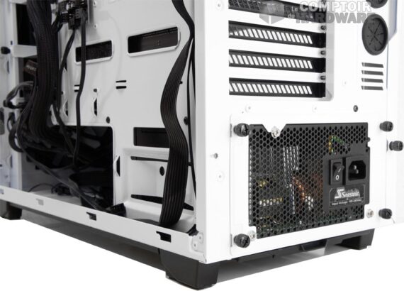 L'alimentation dans son compartiment