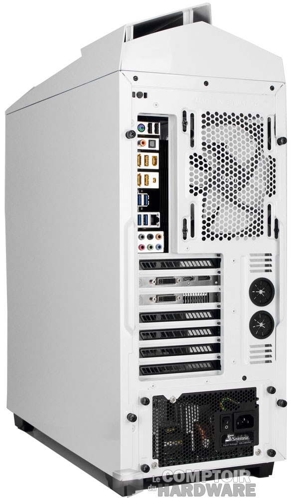 Vue arrière du Noctis 450. Pas de 5.25 non plus ici