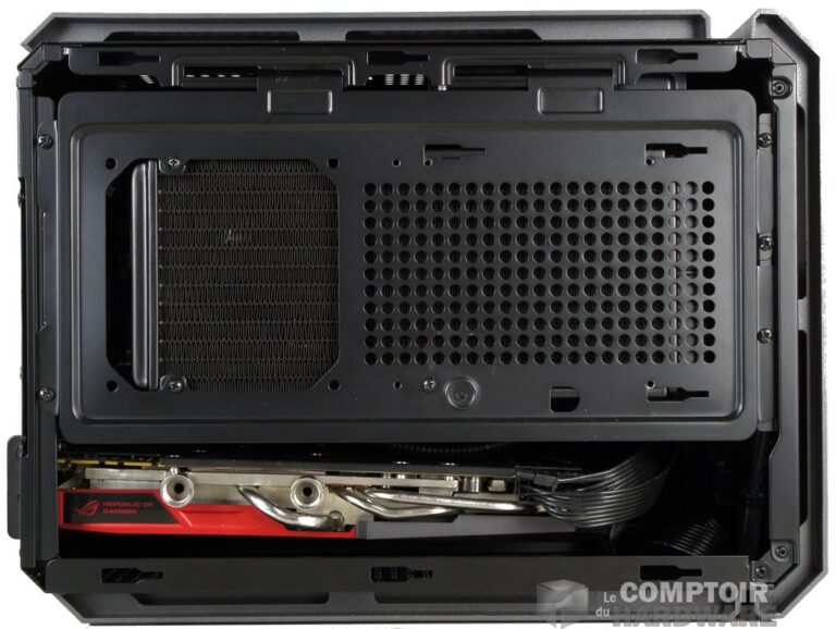 L'intérieur du boîtier, enfin presque...