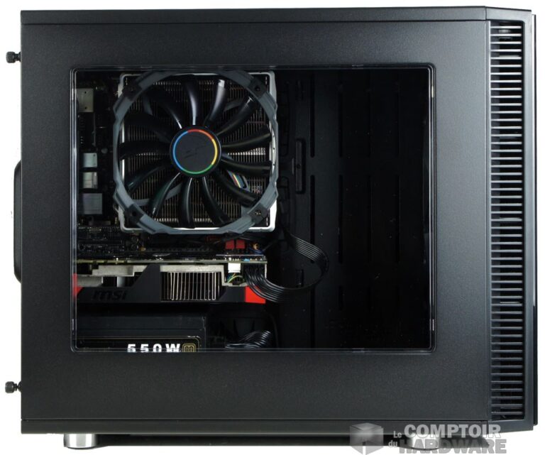 La porte vitrée du Define Nano S