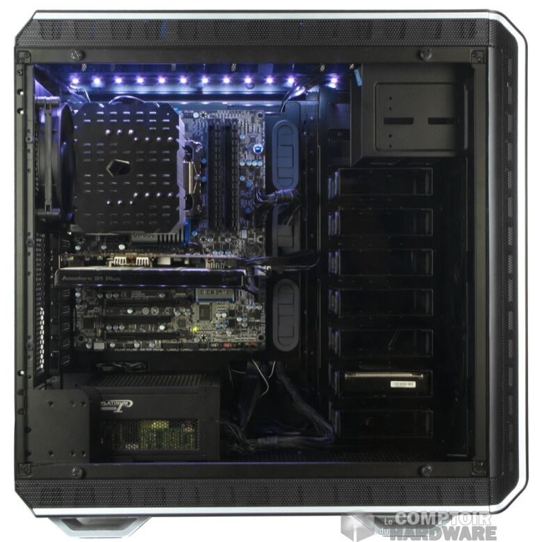 La vitre fumée du Drak Base 900