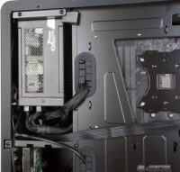 L'emplacement de l'alim sur l'avant de l'UMX4