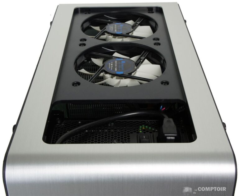 L'accès au connecteur et à l'interrupteur - UMX4