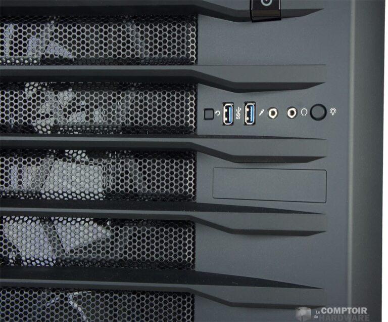 La connectique déportée du Air 740