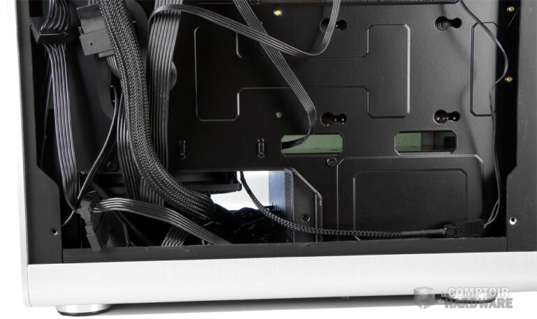 L'alim bien cachée et le câblage anar-chic