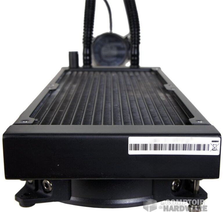 Le long radiateur du Masterliquid Pro 240