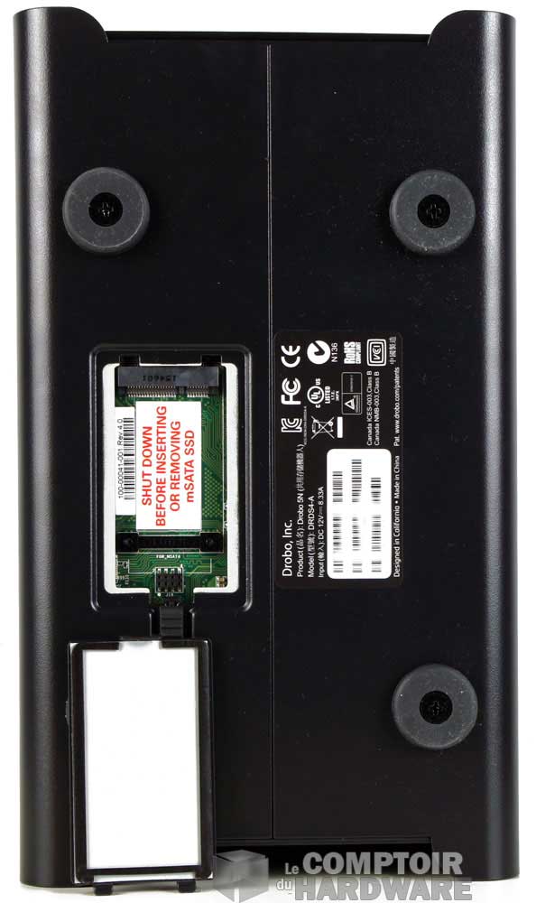 Le connecteur mSATA sous le Drobo 5N