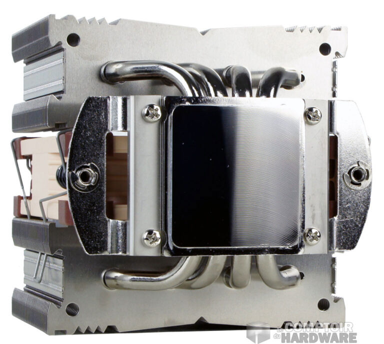 La base à la finition rainurée