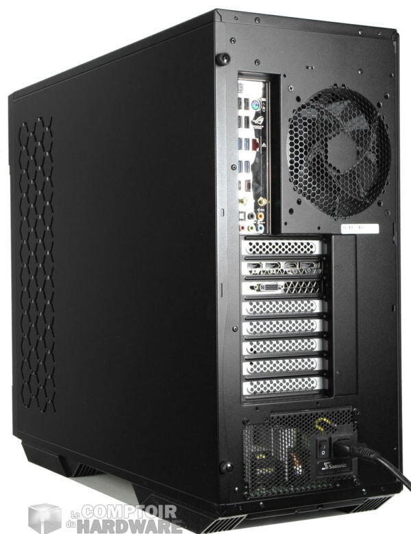 Le même, pris par derrière