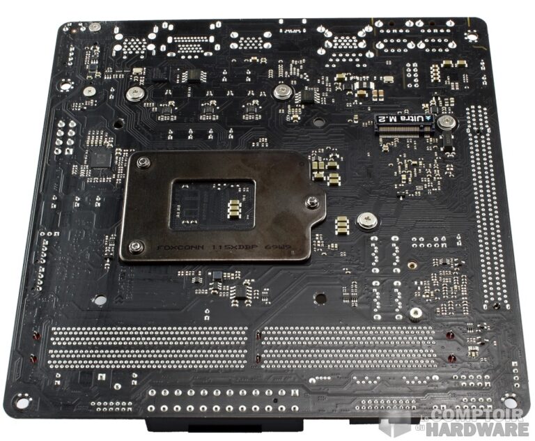 Le port M.2 32 Gb/s au dos du PCB