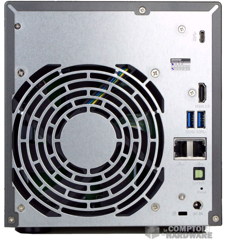 Gros ventilateur et connectique rafraîchie à l'arrière