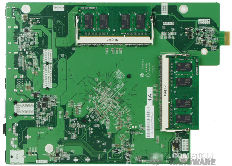 Deux slots de mémoire embarquant chacun 4Go de DDR3
