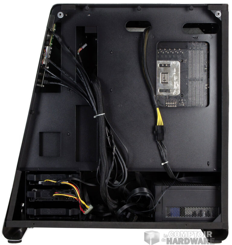 Derrière le plateau CM