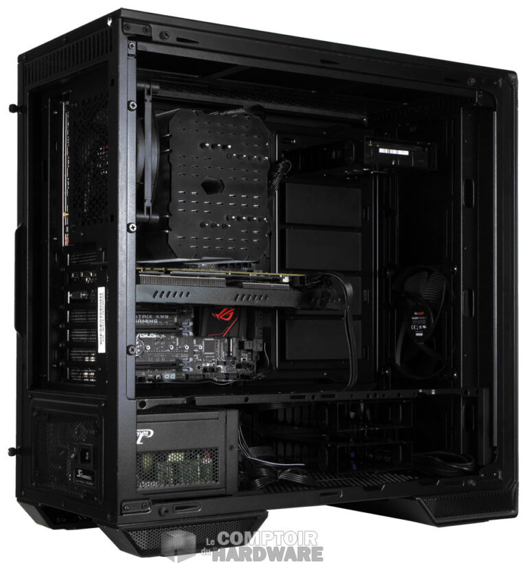 Quand on enlève les panneaux du cache alim