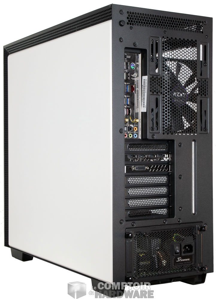 Petite vue du derrière du H700i