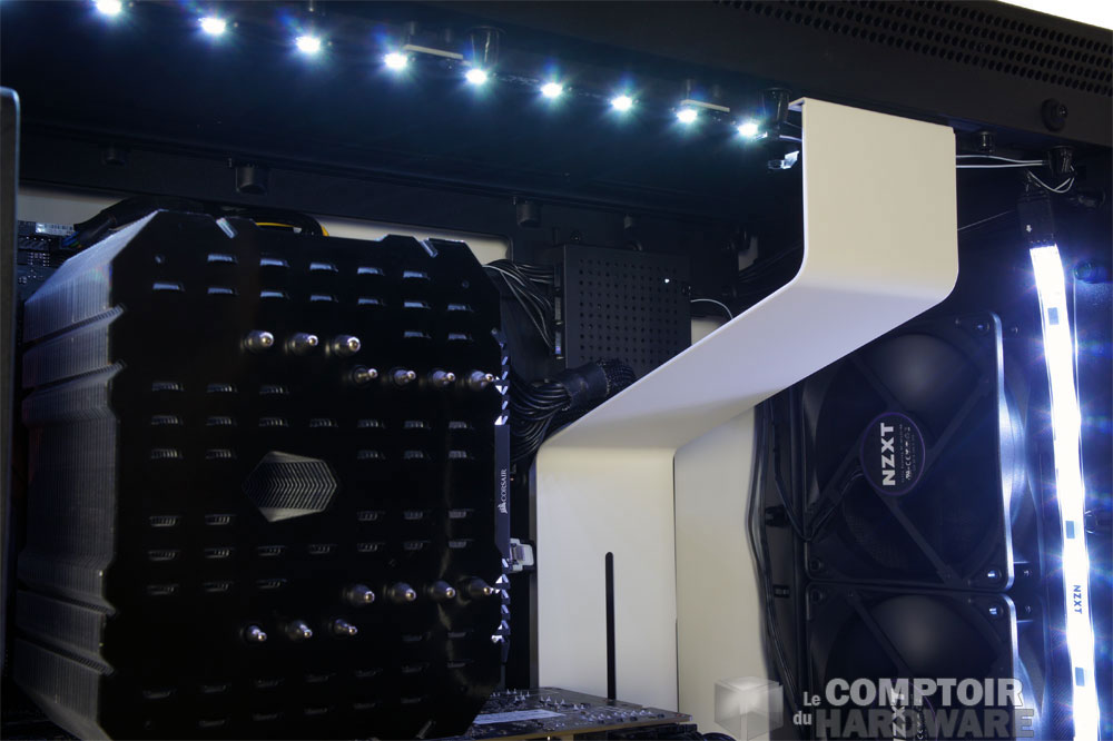 Le boîtier Smart Device bien caché dans le H700i