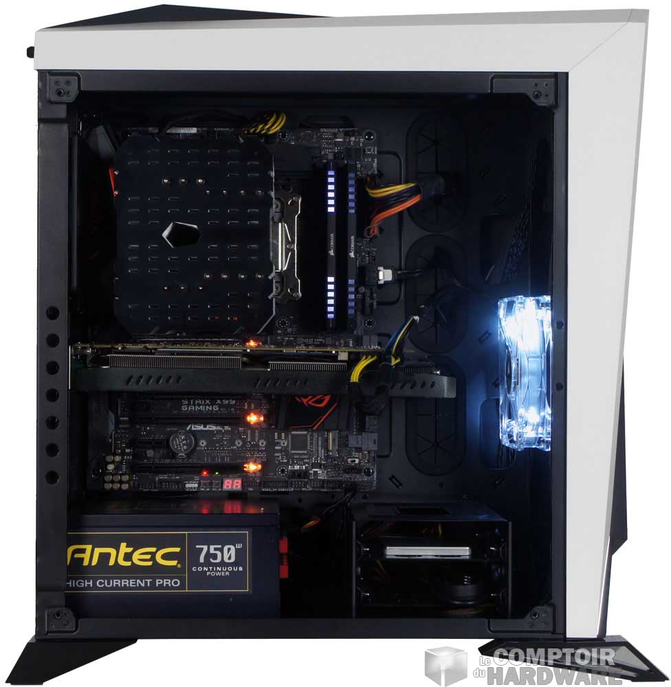 L'intérieur du Spec-Omega, côté carte mère