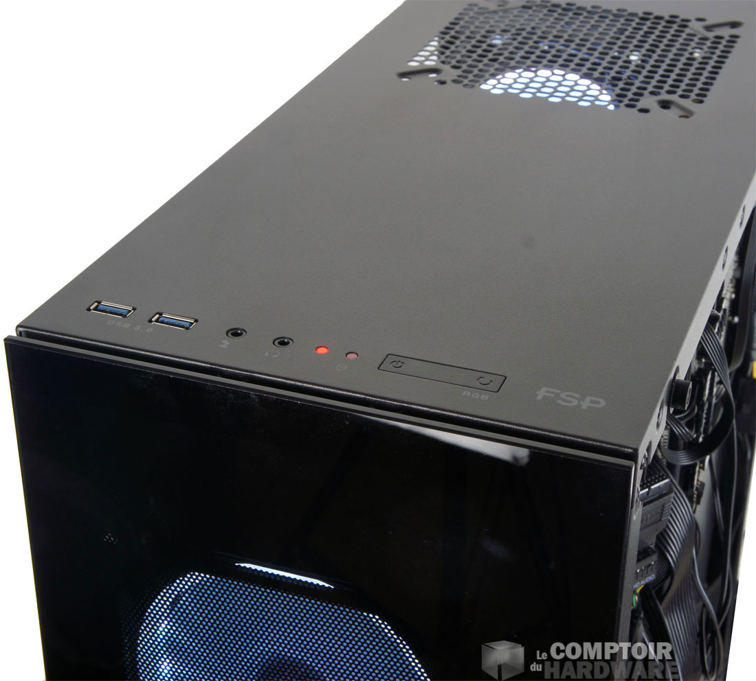 Le front panel, pas trop garni