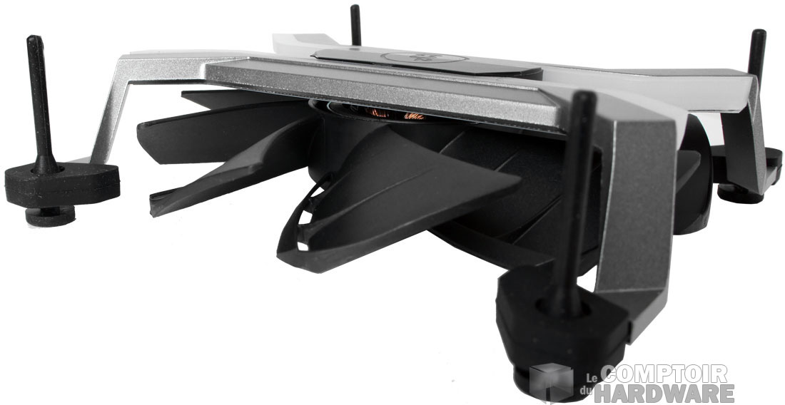 La forme des pales, identique à celle des TF 120