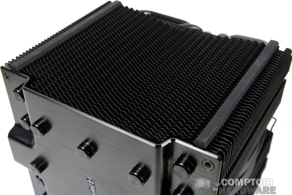 Les picots sur la face avant du dissipateur