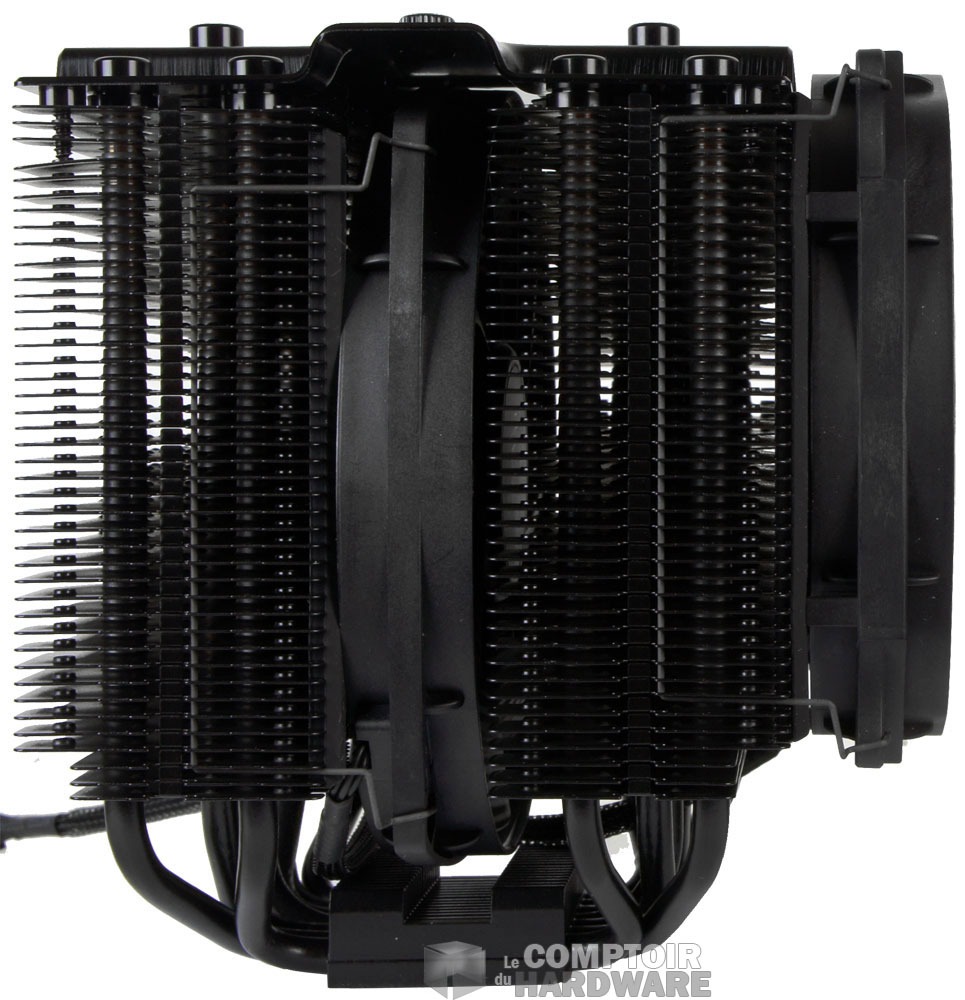 Vue de côté du Dark Rock Pro 4