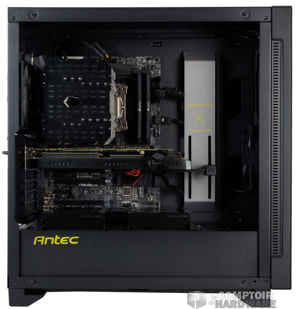 La vue du côté de la carte mère sur le P110 Silent