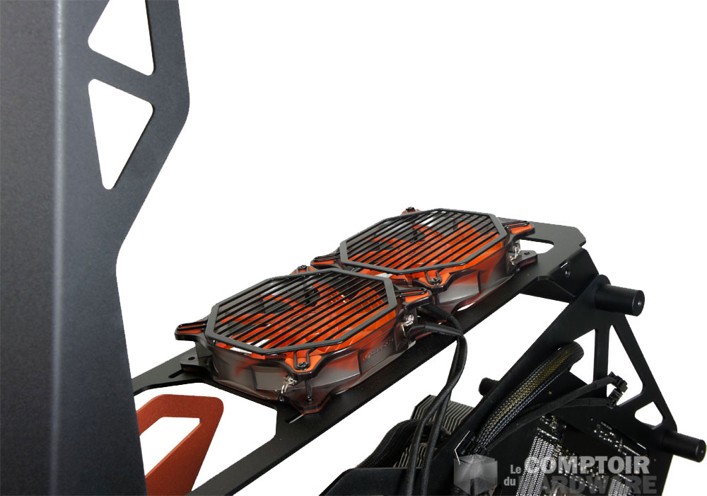 Deux Cougar CFD 120 LED en place