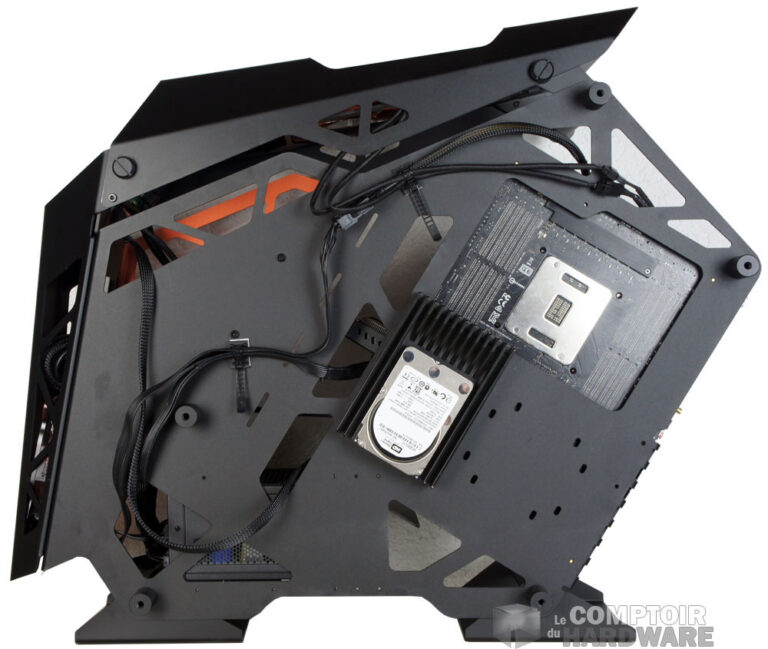 Backplate et support de stockage sur le Conquer 