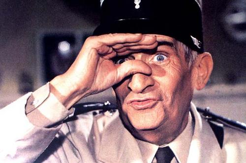 louis de funes gendarme surveillance