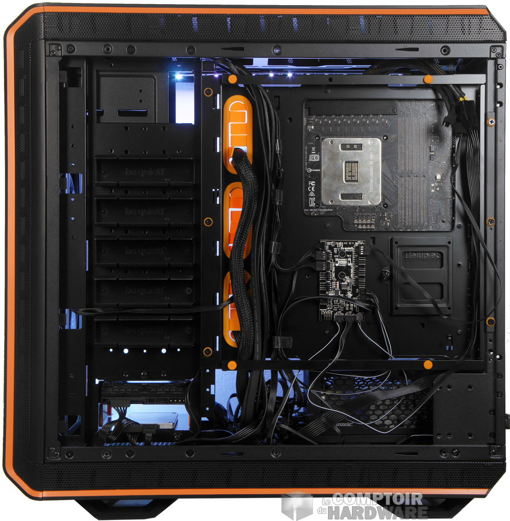 L'arrière du plateau de carte mère