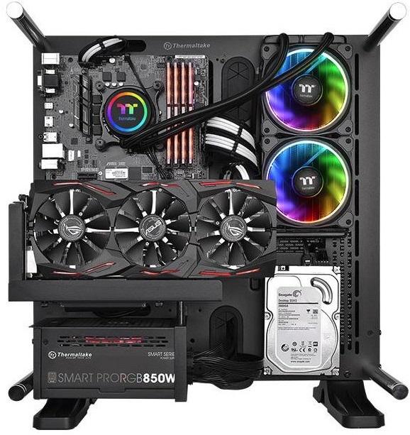 Le Floe Riing RGB 240 TT Premium dans son environnement naturel