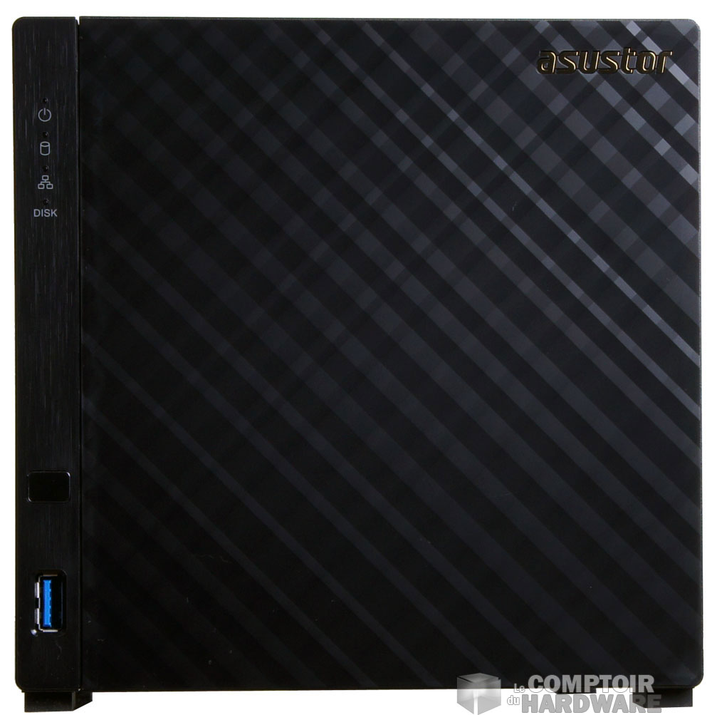 L'avant et sa façade à carreaux