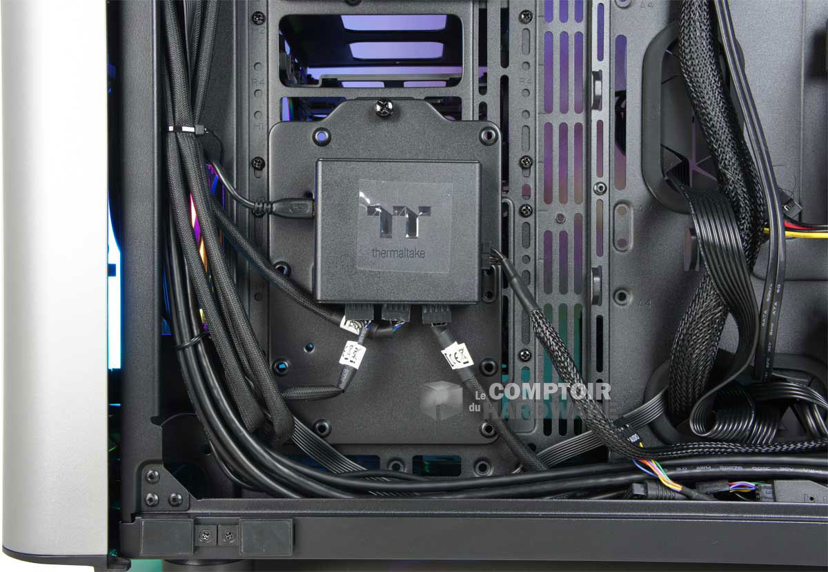 Le boîtier de contrôle des Riing Plus RGB