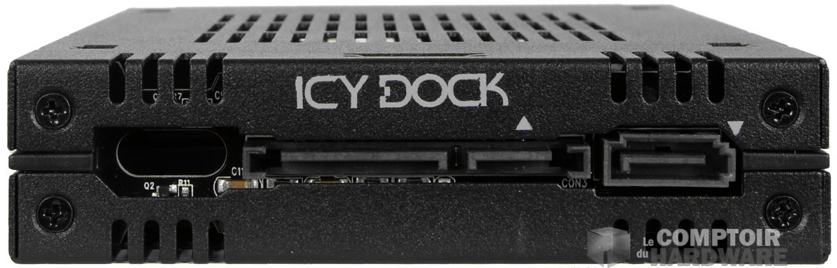 La connectique qui se trouve sur l'arrière. 