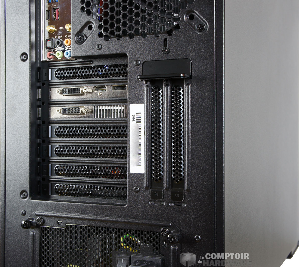 Slots d'extension à l'arrière du châssis