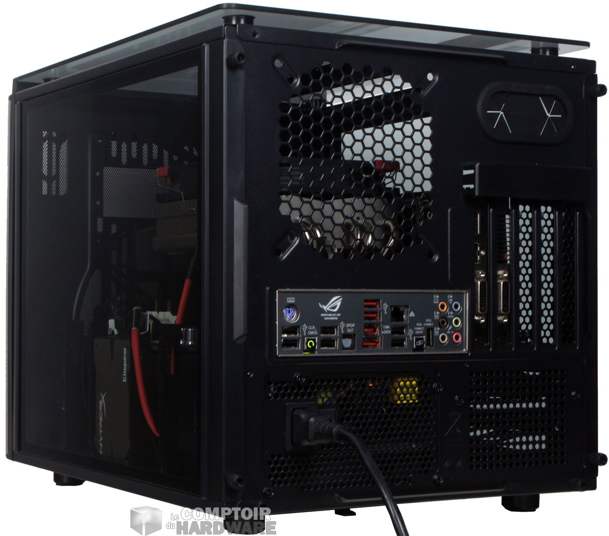 L'arrière plus classique et assez familière pour un modèle Tt