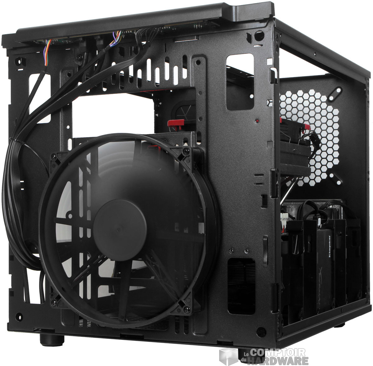 Le gros 200 mm chargé de brasser l'air dans le Level 20 VT