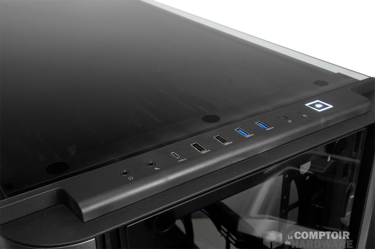 La connectique sur le XT. Un USB Type-C en plus...