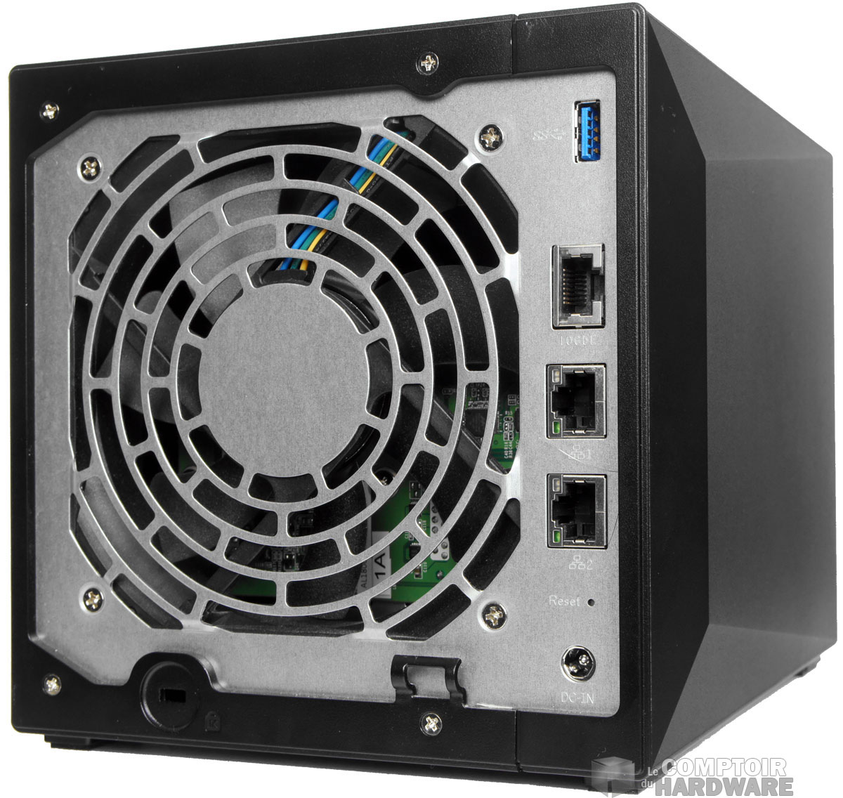 L'arrière du NAS et sa connectique