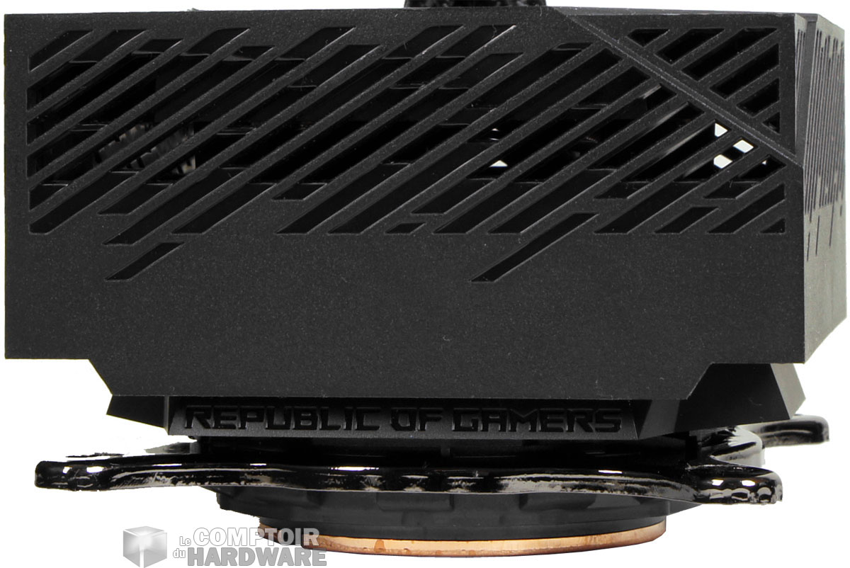 L'ensemble avec le capot sur la tête