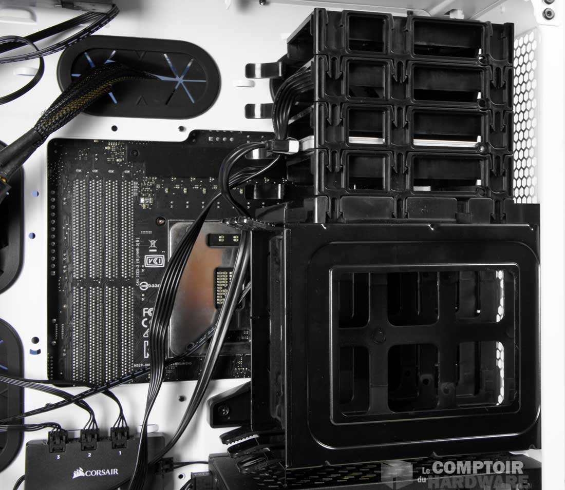 Les baies de stockage. 7 unités en tout.