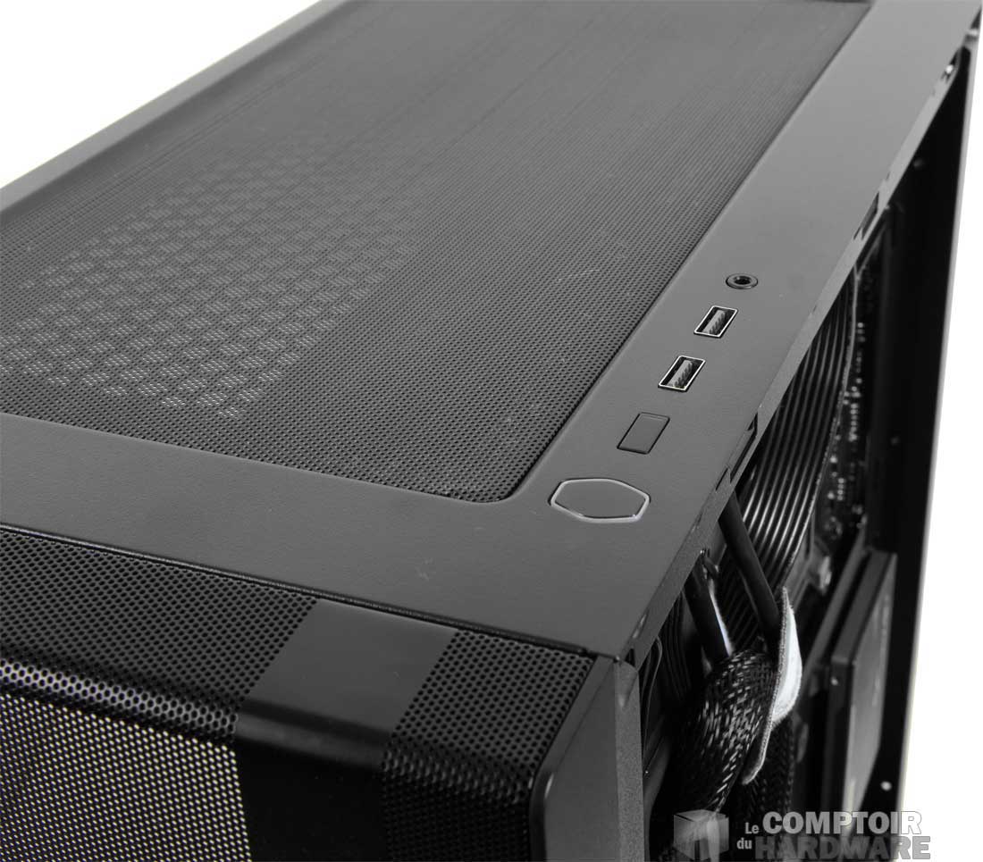 La connectique externe sur le dessus du NR400