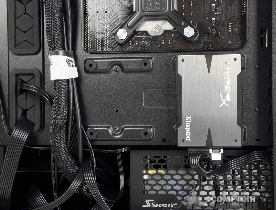 Les SSD derrière le plateau du NR400