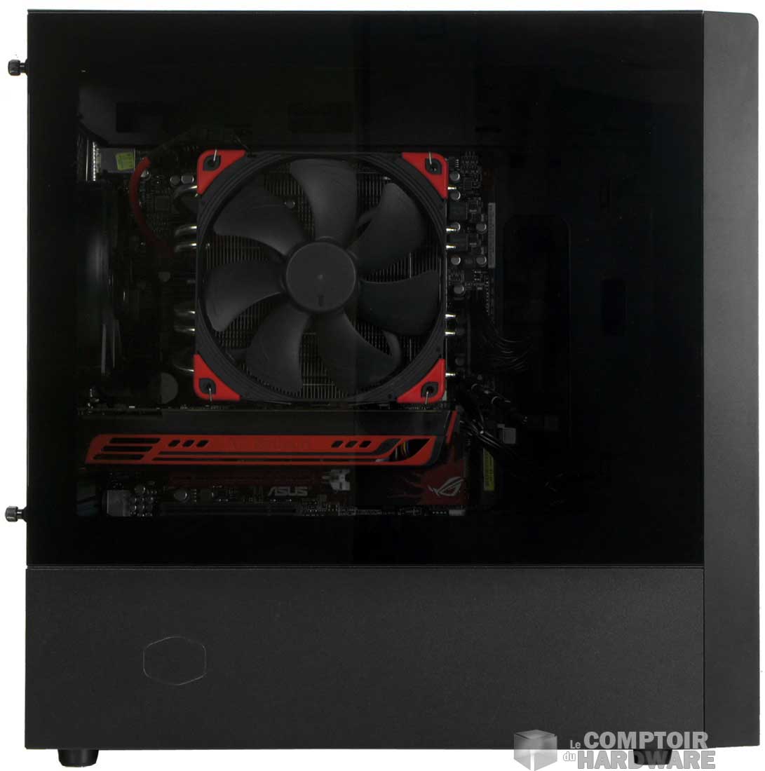 Le panneau vitré sur le NR400