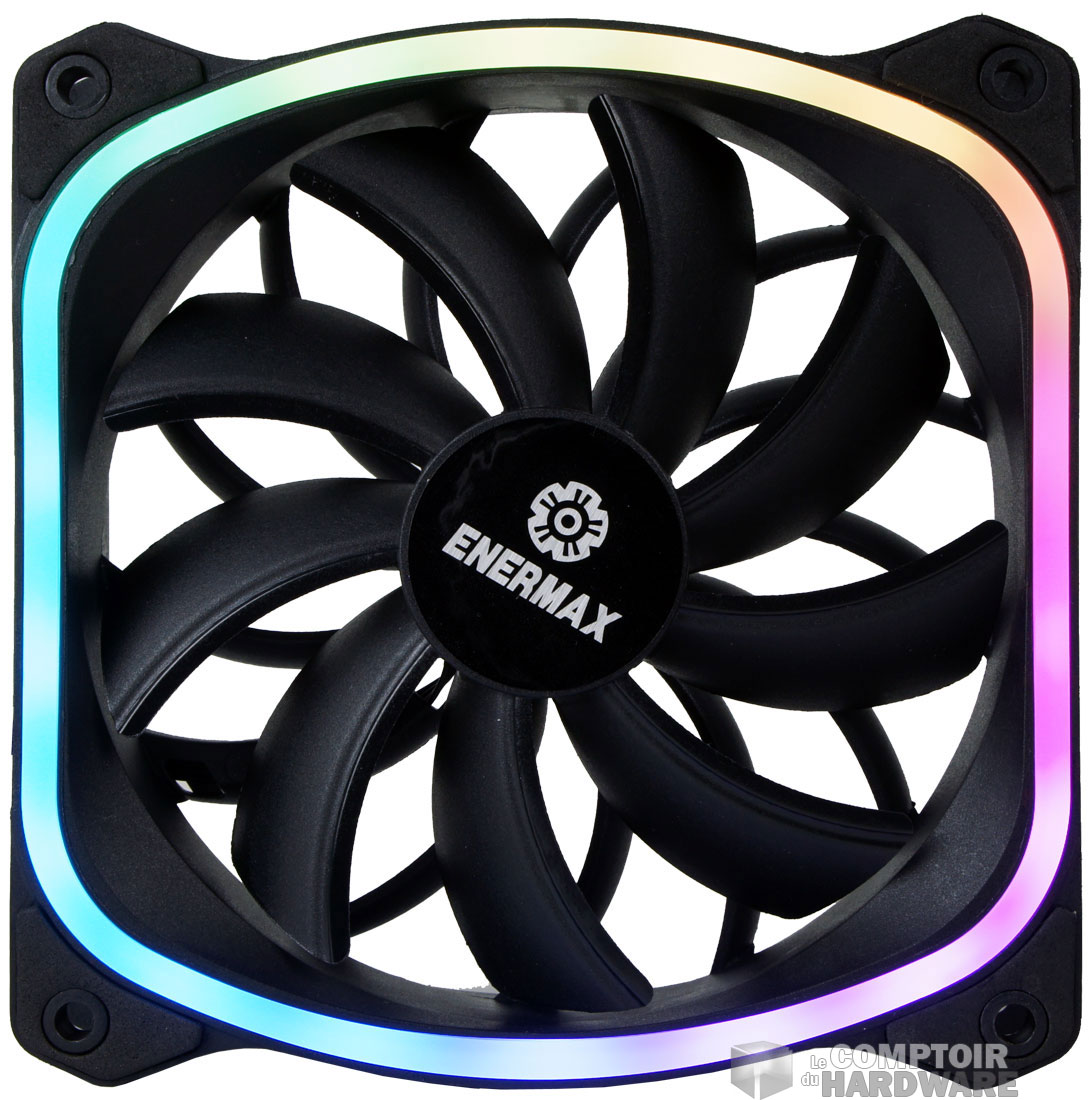 Le ventilateur SquA RGB 120 et son cadre pas tout à fait carré ni tout à fait rond