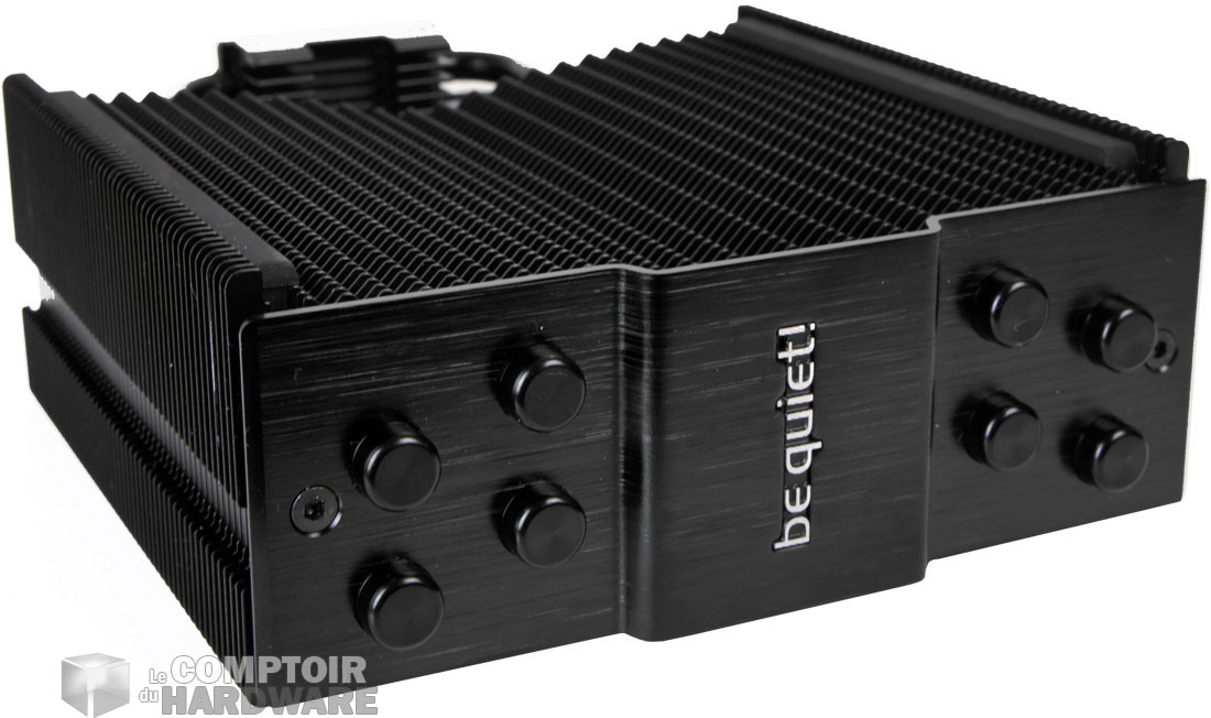 La forme en V côté admission d'air