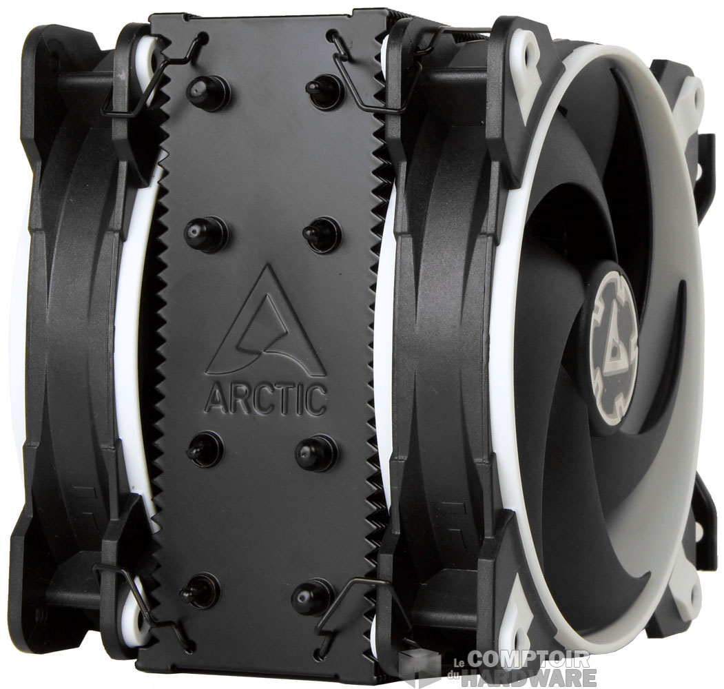 Le dessus avec son logo embouti