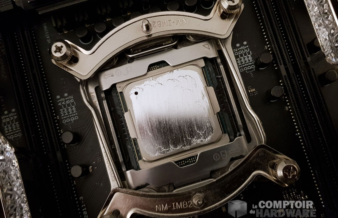 Application au coton-tige. Il faut que ça brille (Liquid Pro)